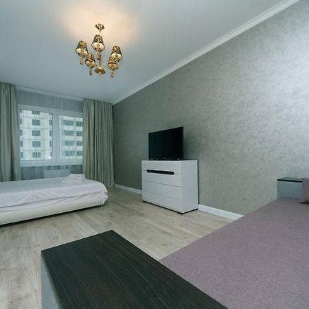 Sofii Rusovoi 3V Apartment Kiev Bagian luar foto